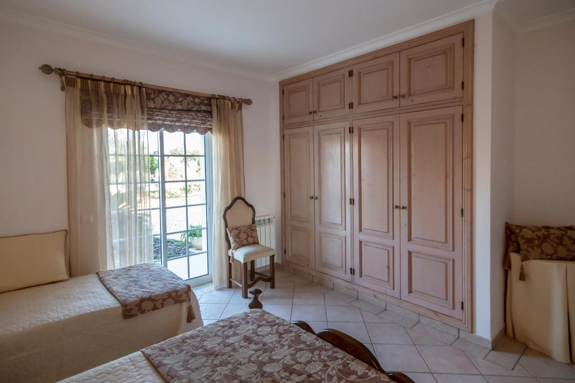Al Meida Guesthouse อัลบูเฟรา ภายนอก รูปภาพ