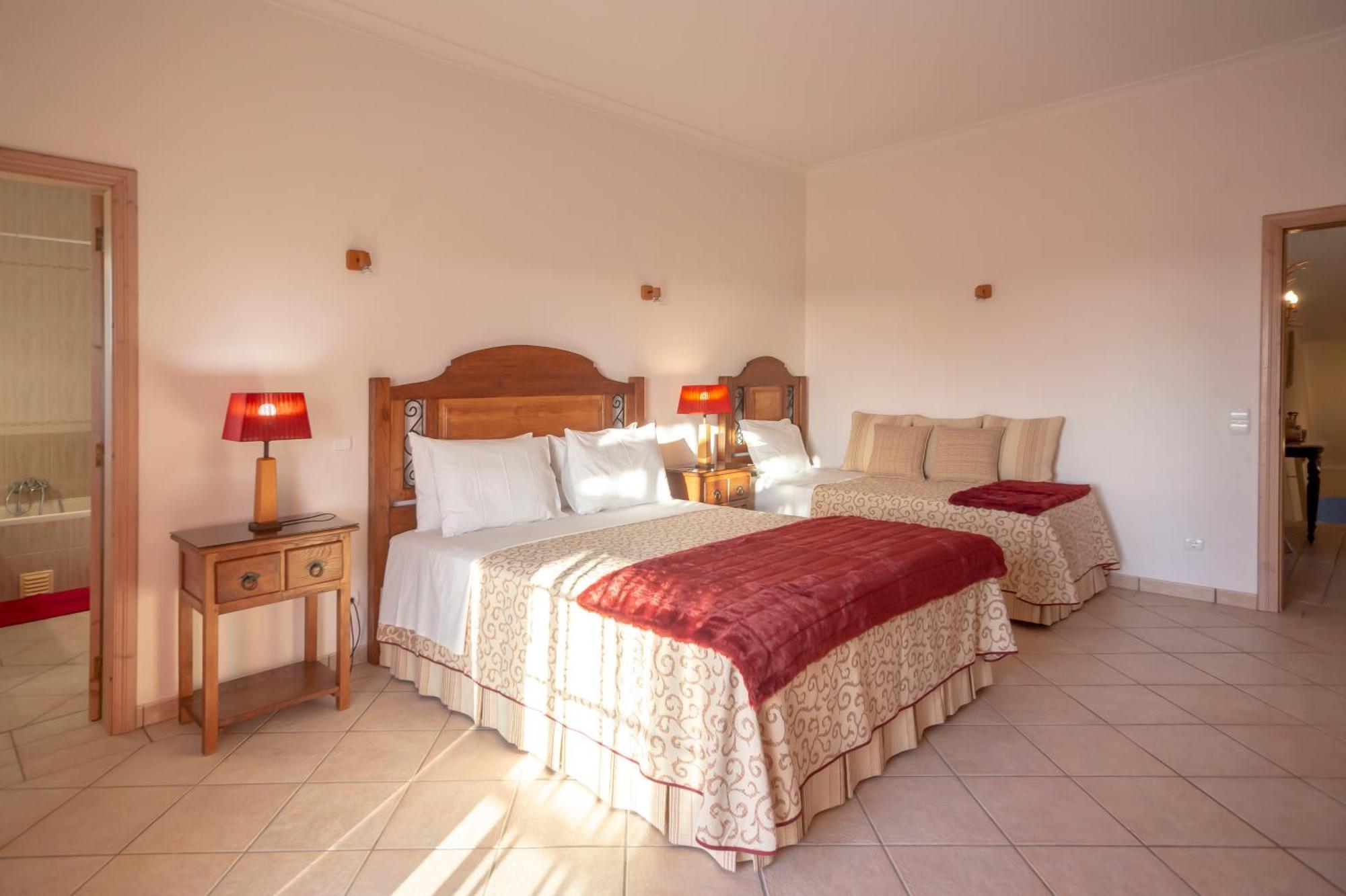 Al Meida Guesthouse อัลบูเฟรา ภายนอก รูปภาพ