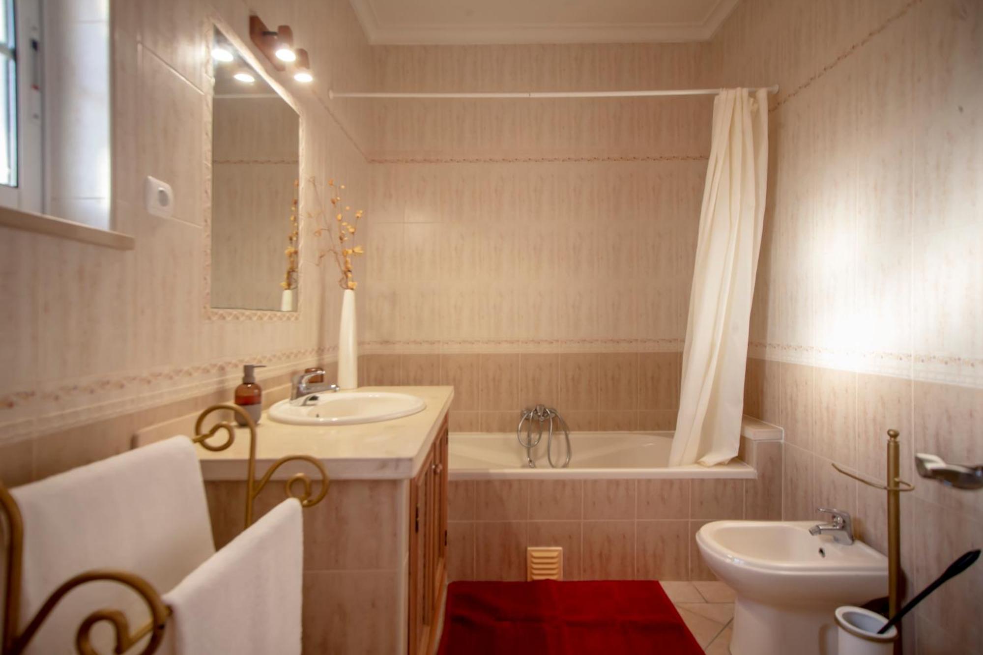 Al Meida Guesthouse อัลบูเฟรา ภายนอก รูปภาพ